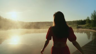 美女傍晚视频免费下载视频素材