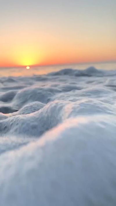 Taz Eex's ocean waves sunset video
