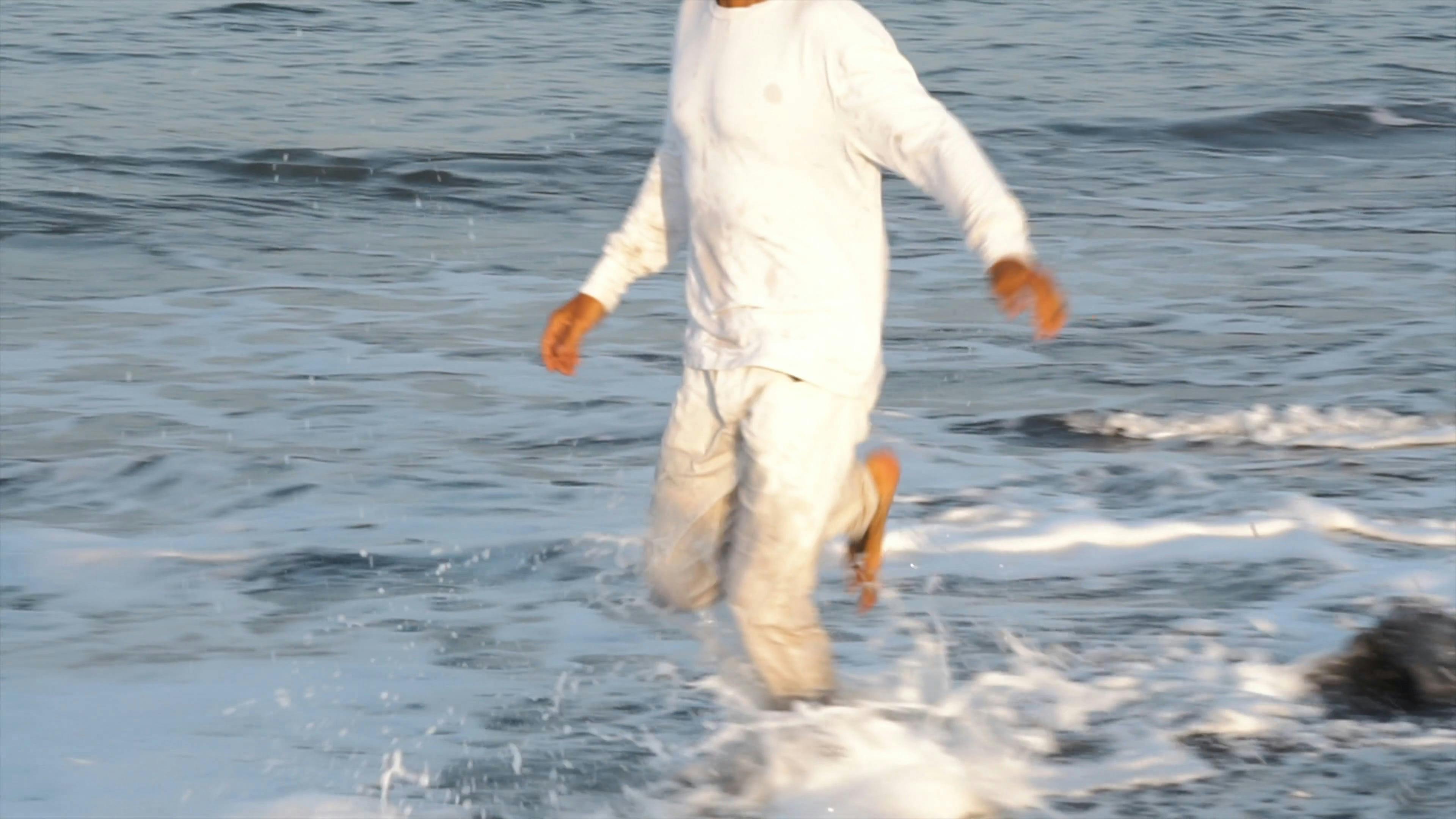 a man running at the beach 9184994