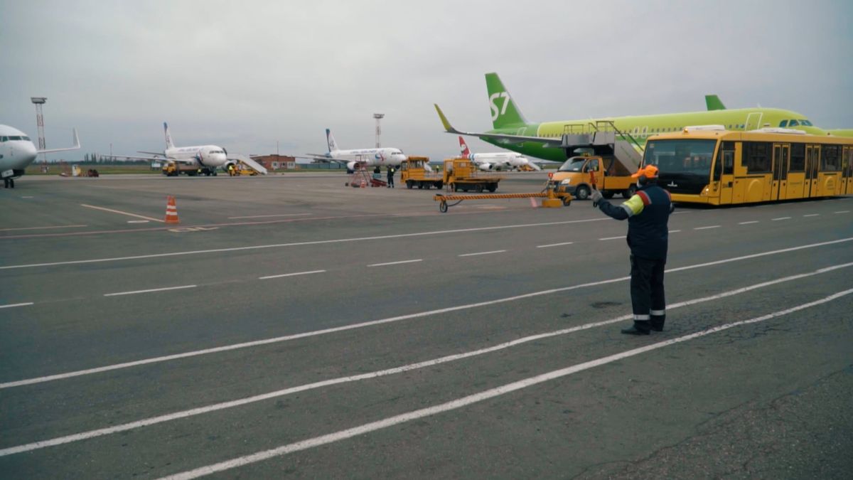 Passengers boarding a plane at an airport Free Stock Video Footage ...