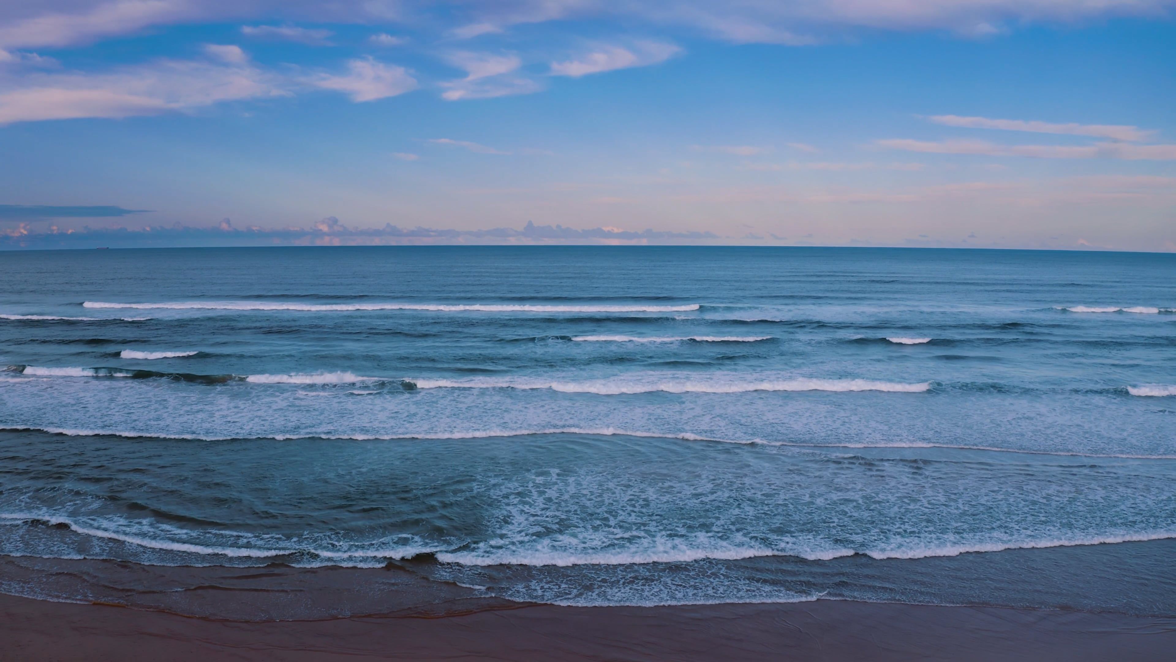 a view of the ocean from a beach 9539008